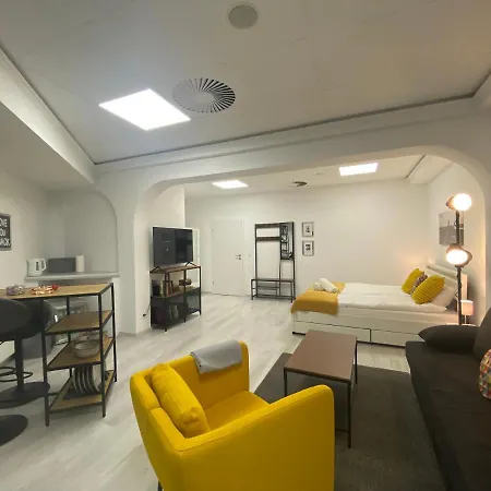 Chice, Urbane Oase Mit Arbeitsplatz トロイスドルフ