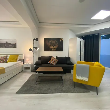 Chice, Urbane Oase Mit Arbeitsplatz *