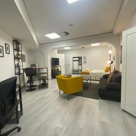 Chice, Urbane Oase Mit Arbeitsplatz *