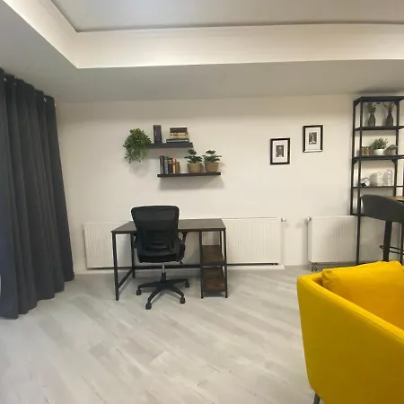 Chice, Urbane Oase Mit Arbeitsplatz ホームステイ *