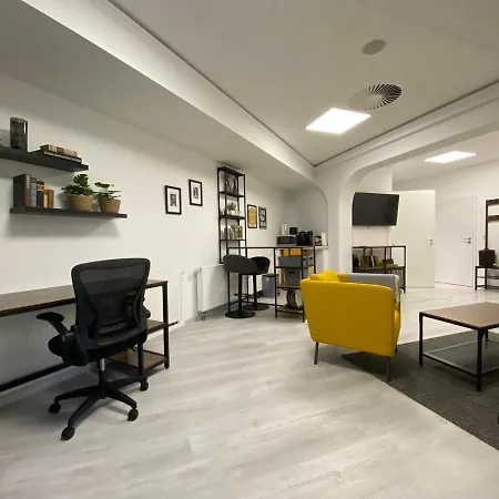 Chice, Urbane Oase Mit Arbeitsplatz Privatunterkunft