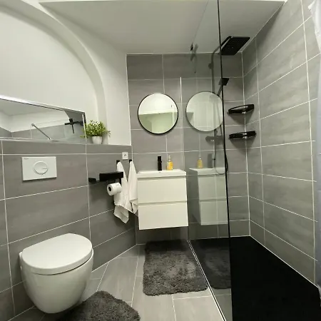 Chice, Urbane Oase Mit Arbeitsplatz Privatunterkunft *