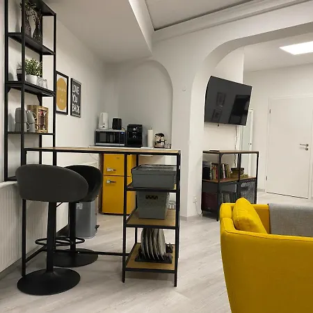 Chice, Urbane Oase Mit Arbeitsplatz ホームステイ トロイスドルフ