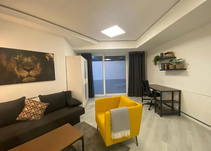 Δωμάτια σε οικογενειακή κατοικία Chice, Urbane Oase Mit Arbeitsplatz *