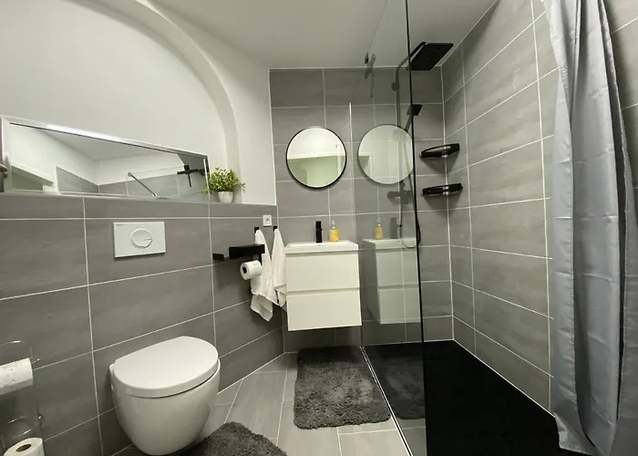 Chice, Urbane Oase Mit Arbeitsplatz ホームステイ *