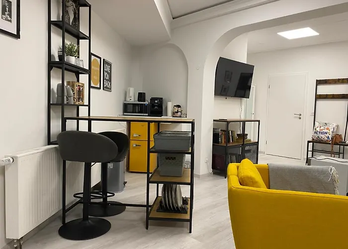 Chice, Urbane Oase Mit Arbeitsplatz ホームステイ トロイスドルフ